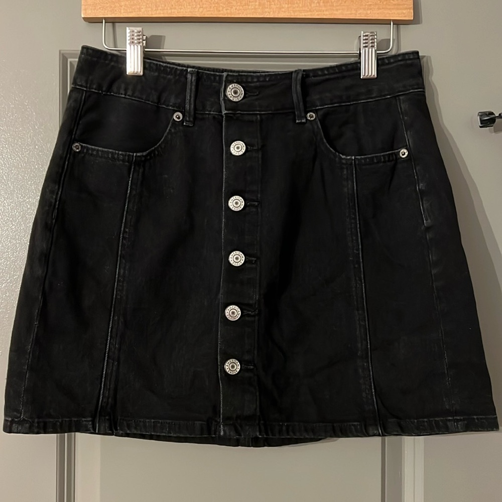 American Eagle Black high rise Denim Skirt Size 4 Button Up Front